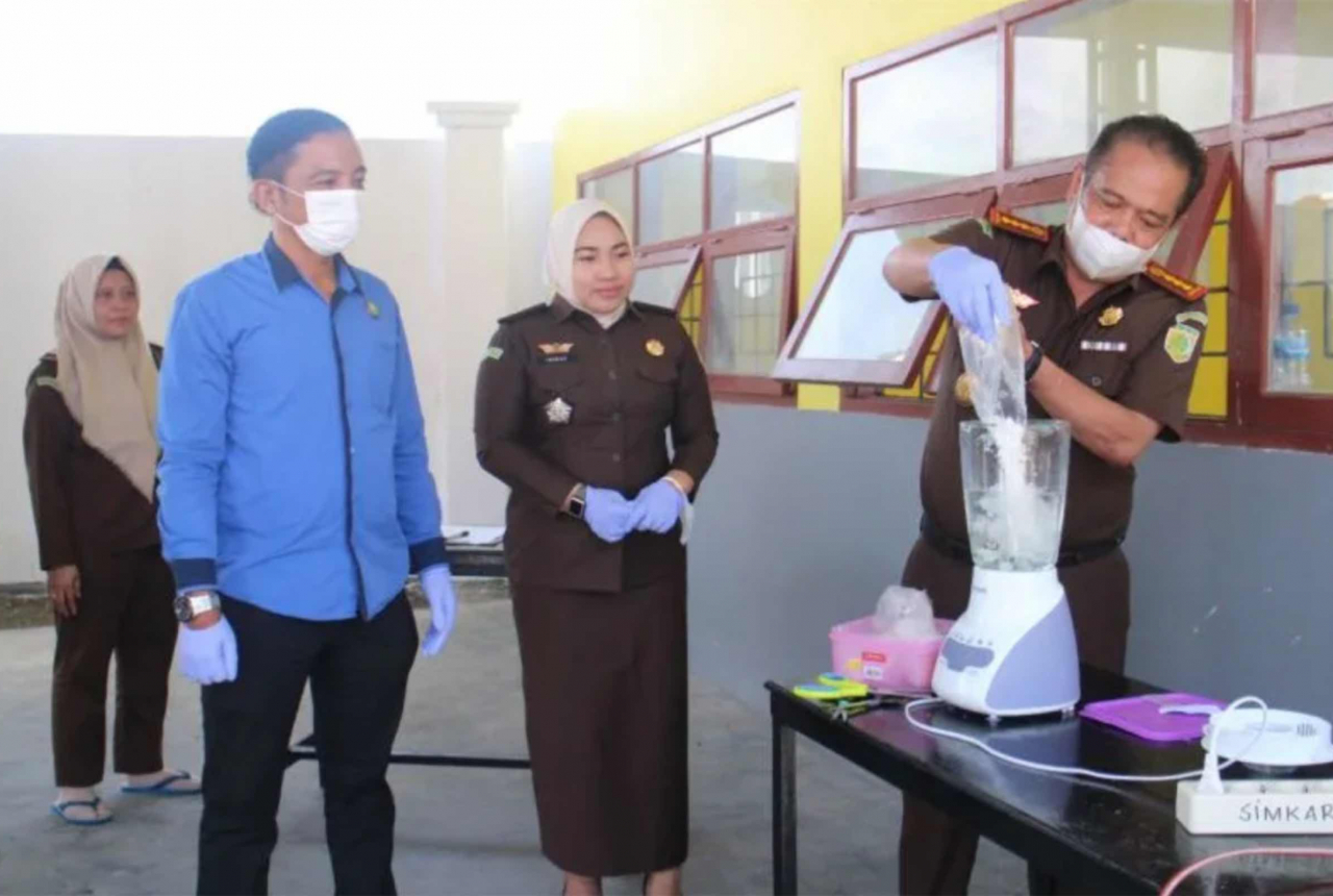 Kejari Bone Sulawesi Selatan Blender Sabu 357 Gram, Mantap! - GenPI.co SULSEL