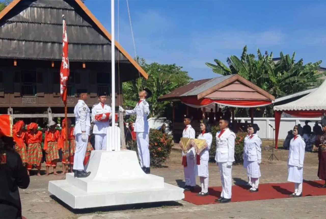 Hormati Kedaulatan NKRI, Kerajaan Bajeng Gowa Sulsel Kibarkan Bendera Merah Putih - GenPI.co SULSEL