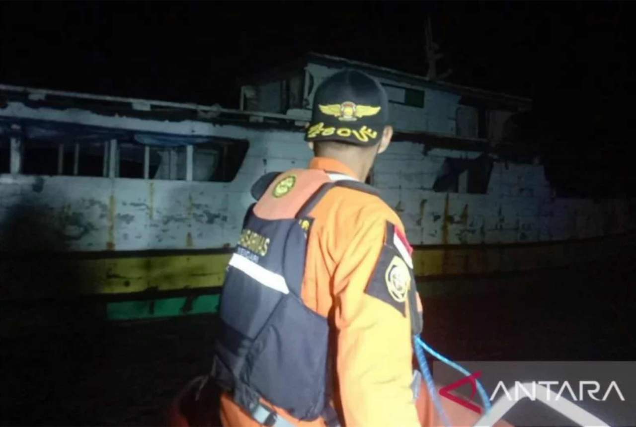 Detik-Detik Tim SAR Evakuasi Kapal Nyaris Karam di Laut Wakatobi - GenPI.co SULTRA