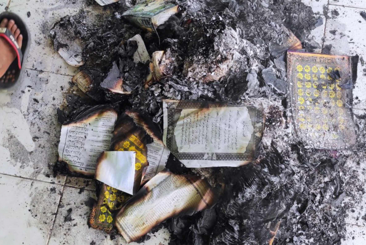 Warga Konsel Kumpulkan Quran, Dibakar di Masjid, Tetangga Maklum - GenPI.co SULTRA