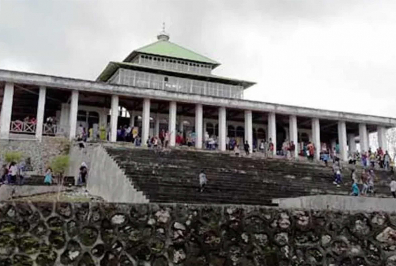 Masjid Tua Muna Jadi Magnet Wisatawan saat Libur Lebaran - GenPI.co SULTRA
