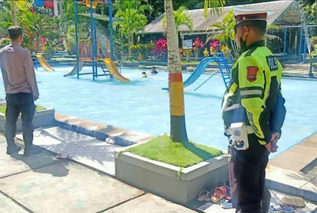 Libur Lebaran, Polisi Baubau Pasang Badan di Objek Wisata - GenPI.co SULTRA