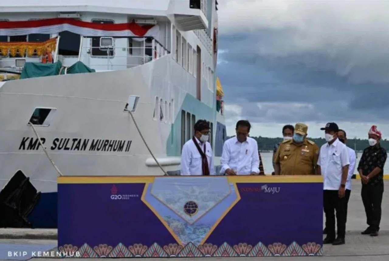KMP Sultran Murhum Docking, Setop Pelayaran Baubau-Tolandona - GenPI.co SULTRA