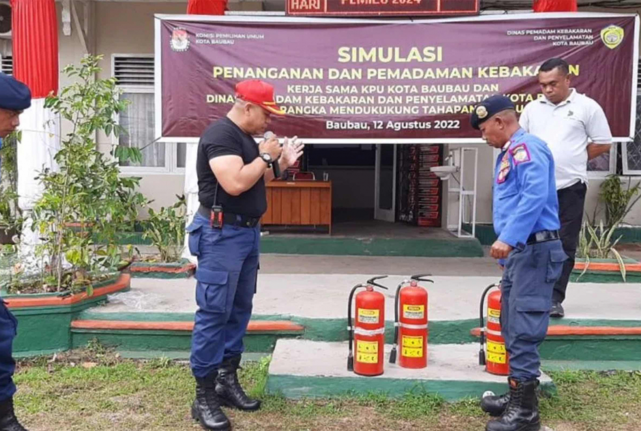 KPU Gandang Damkar Baubau, Antisipasi Kebakaran di Pemilu 2024 - GenPI.co SULTRA