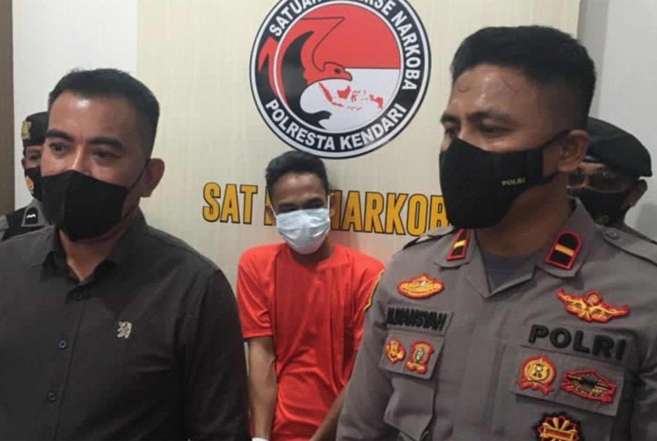 Pengedar Sabu Ditangkap di Halte DPRD Kendari, Wow Banyak Banget - GenPI.co SULTRA