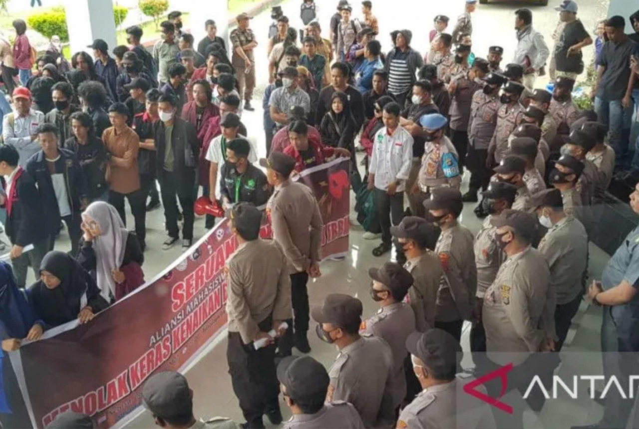 Pro Rakyat, DPRD Kolaka Sulawesi Tenggara Tegas Tolak Kenaikan Harga BBM - GenPI.co SULTRA