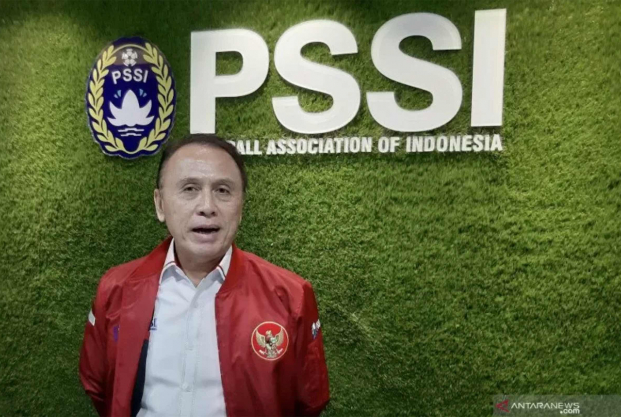 Salat Istikharah, Iwan Bule Putuskan Tak Mencalonkan Lagi Ketua Umum PSSI - GenPI.co SULTRA