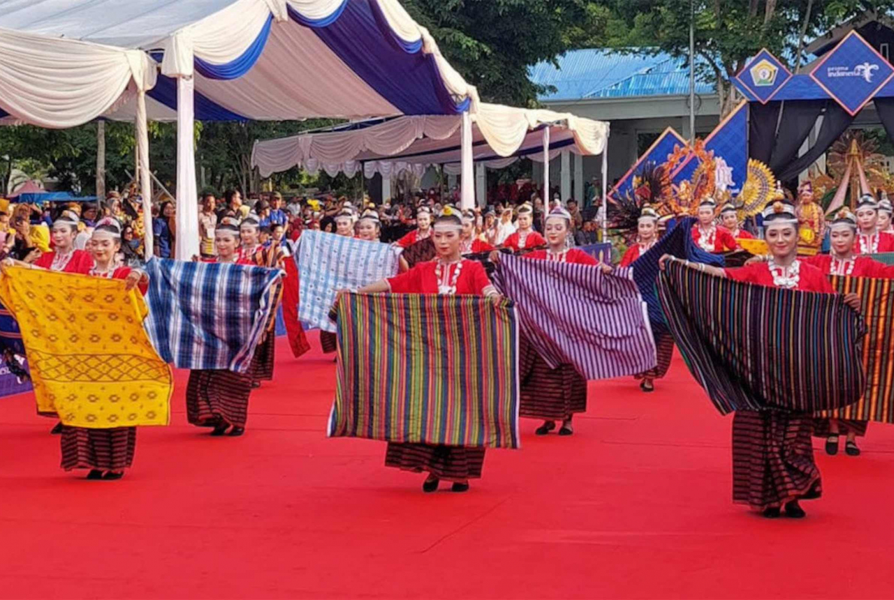 Sultra Tenun Karnaval 2022 di Baubau Sedot Ribuan Wisatawan - GenPI.co SULTRA
