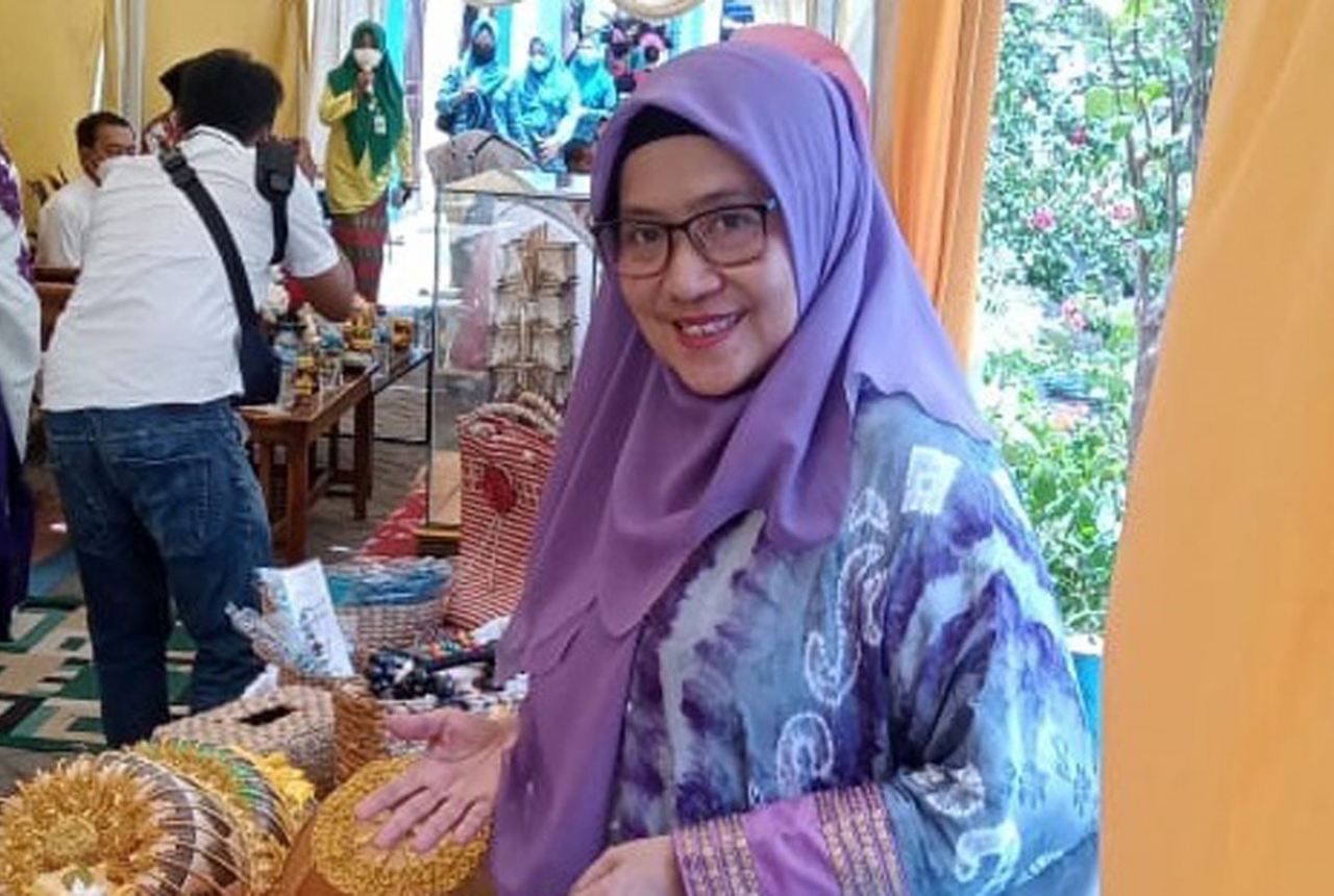 Kisah Lies Herawati Bisa Bangun Usaha Kerajinan Bosara di Makassar - GenPI.co SULTRA