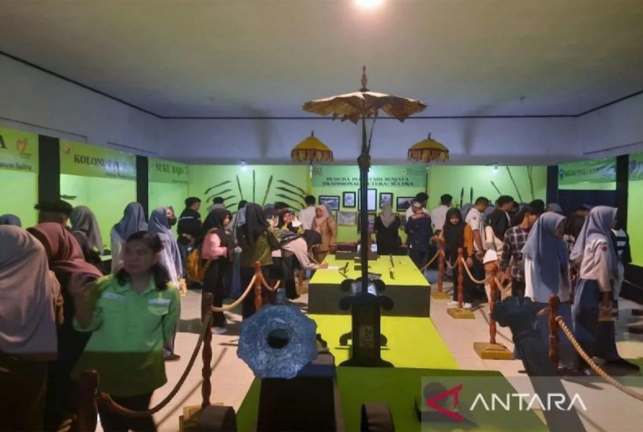 Ratusan Pelajar Berwisata ke Museum Sultra, Ada Meriam Peninggalan Belanda - GenPI.co SULTRA