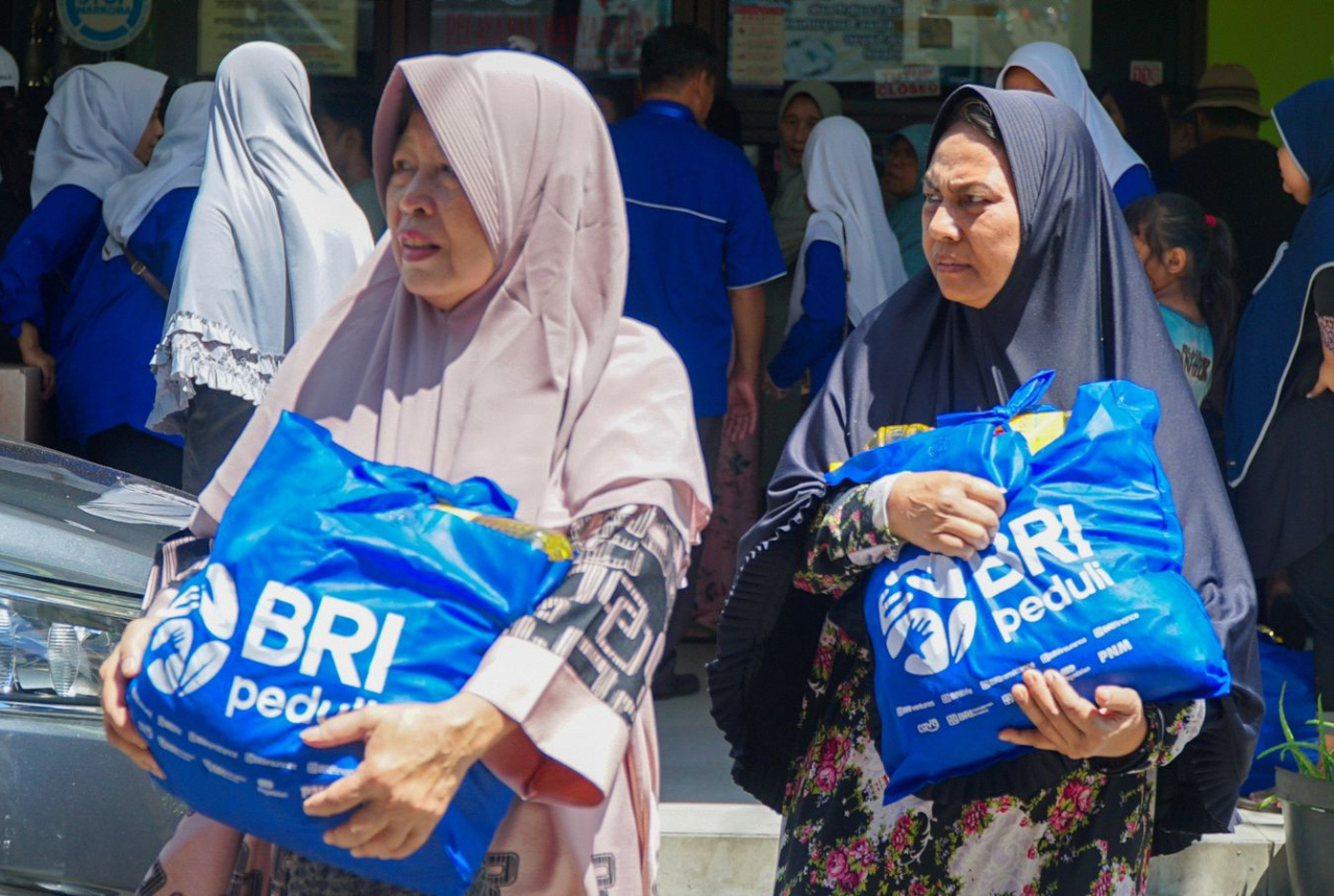 BRI Group Bagikan 128 Ribu Paket Sembako di seluruh Penjuru Negeri - GenPI.co SULTRA