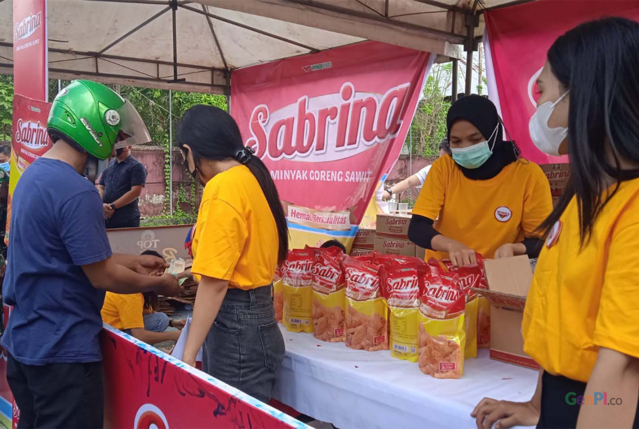 Wow, Hari Ini Disperindag Sultra Jual Murah 400 Dus Minyak Goreng - GenPI.co SULTRA