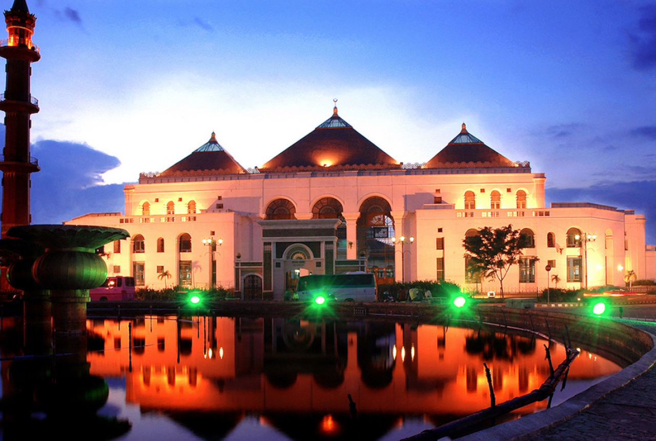 Beribadah di Masjid Agung Palembang yang Punya Perpaduan 3 Budaya - GenPI.co SUMSEL