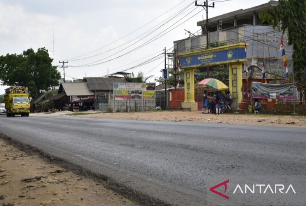 Polisi Larang Truk Angkutan Barang Dilarang Jalintim Sumatera - GenPI.co SUMSEL