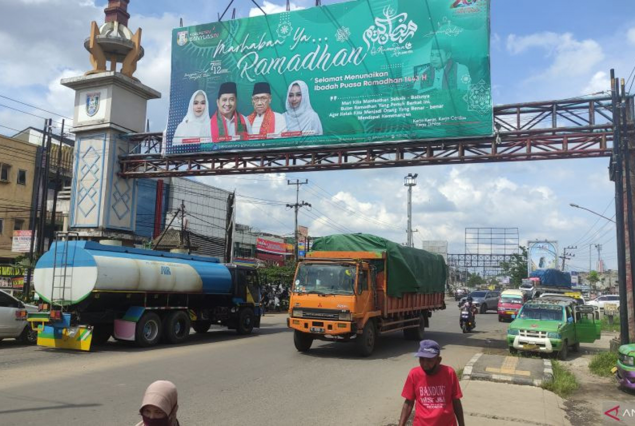 Truk Pengangkut Barang Dilarang Beroperasi di Kota Palembang - GenPI.co SUMSEL