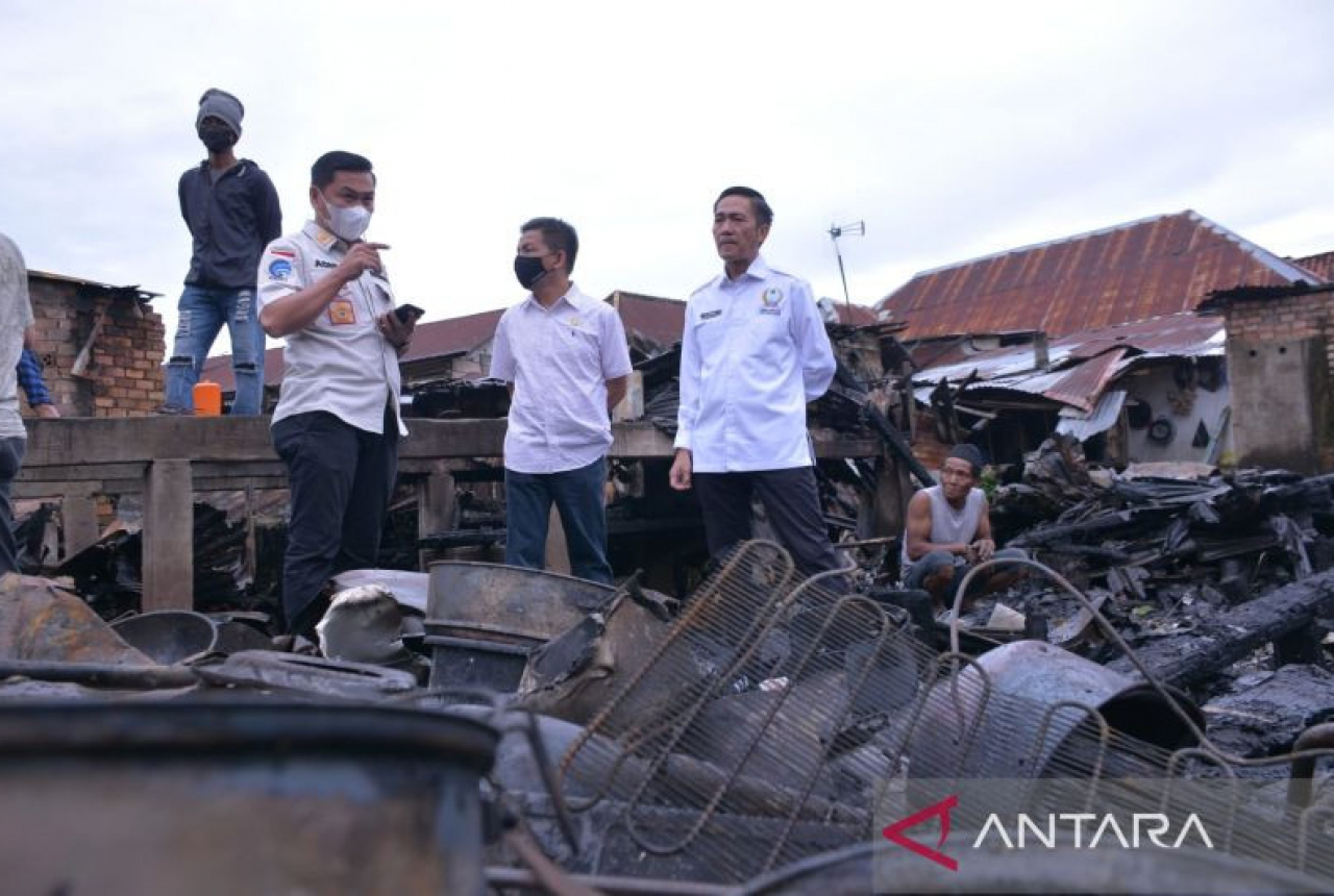 Para Korban Kebakaran di Palembang Dimudahkan Urus Surat Berharga - GenPI.co SUMSEL