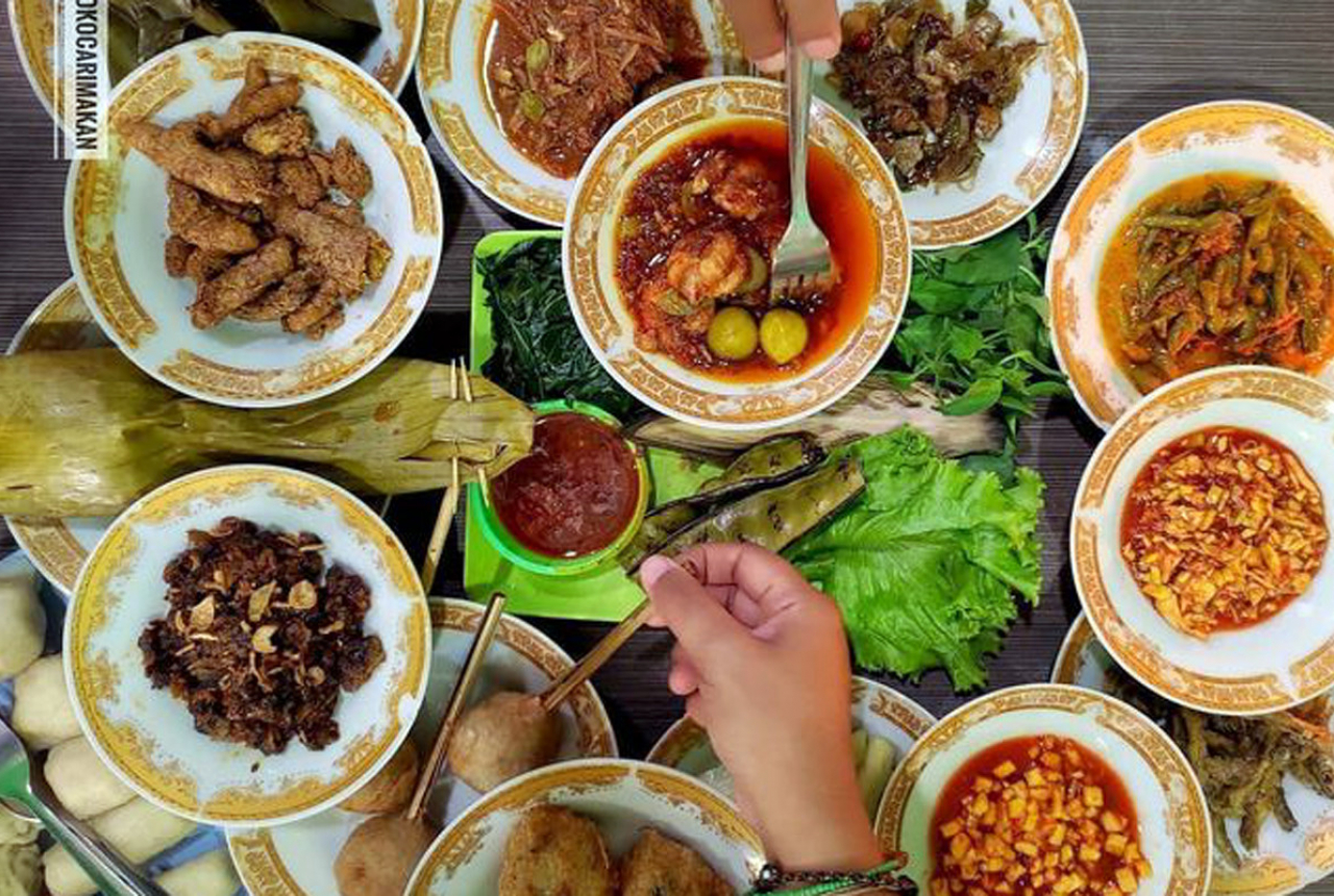 Sarinande Tempo Doeloe, Menikmati Kuliner Khas Palembang Ala Raja - GenPI.co SUMSEL