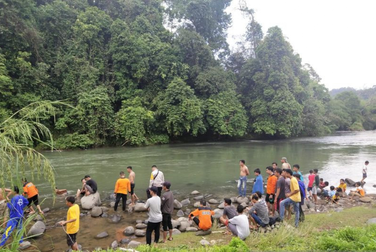 Jasad Warga Lampung Tenggelam di Sungai Ogan Dievakuasi BPBD OKU - GenPI.co SUMSEL