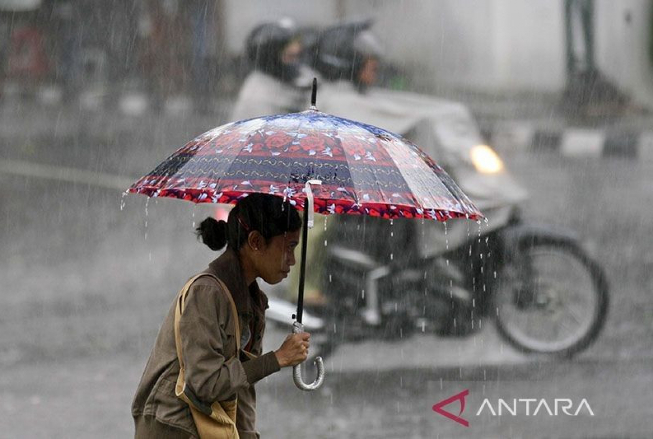 Diguyur Hujan Terus, Warga Palembang Diminta Waspada Bencana Alam - GenPI.co SUMSEL