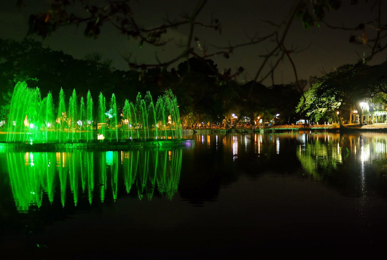 Taman Kambang Iwak, Tempat Favorit Warga Palembang Kongko - GenPI.co SUMSEL