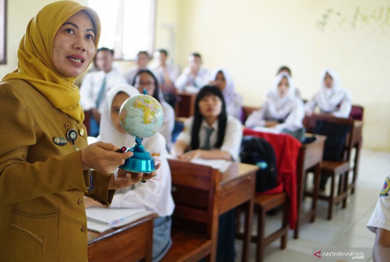 Ribuan Guru dan Tenaga Pendidik di Palembang Belum Terima Insentif - GenPI.co SUMSEL