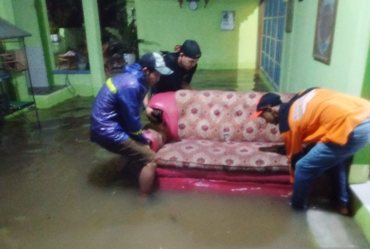 Aktivitas Masyarakat Baturaja OKU Sempat Lumpuh Karena Banjir - GenPI.co SUMSEL