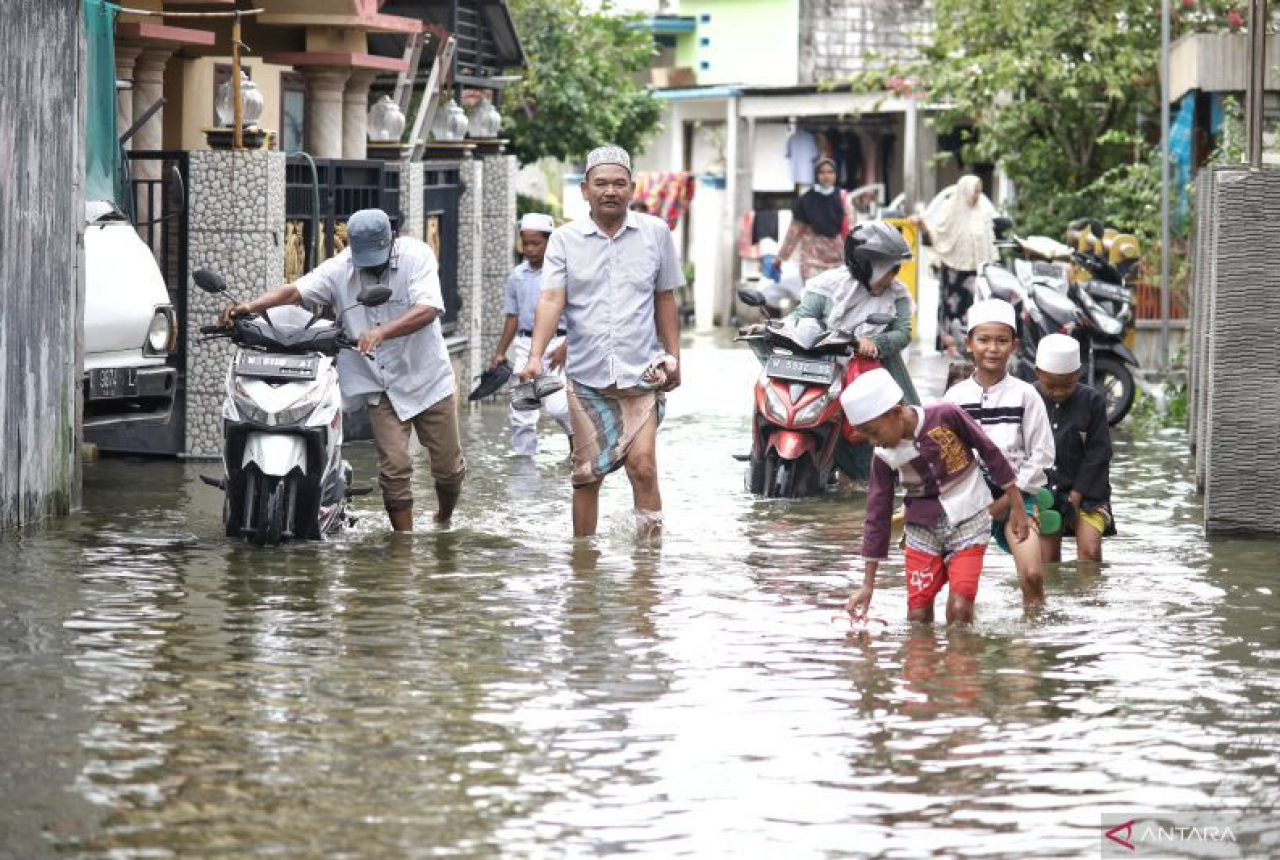 Kebutuhan Logistik Korban Banjir di Muara Enim Dipastikan Aman - GenPI.co SUMSEL