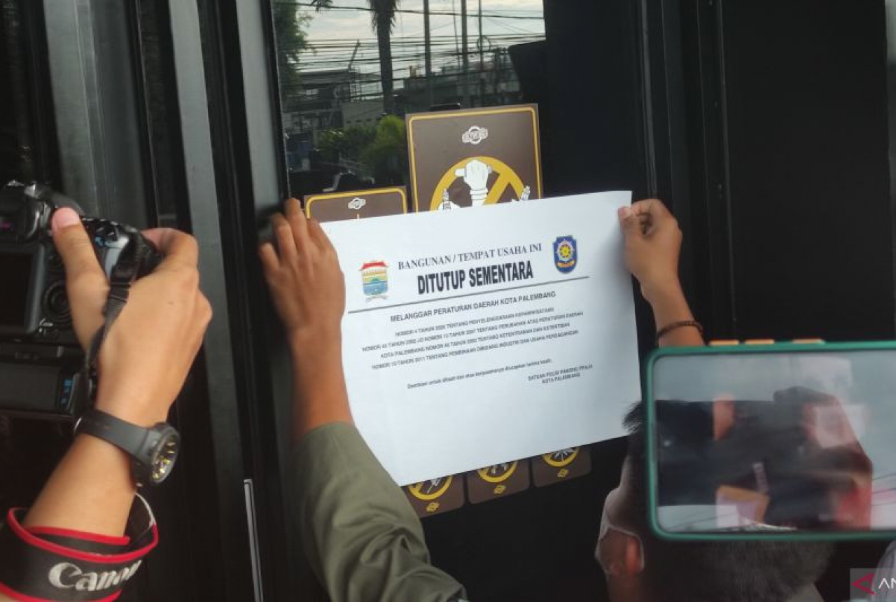 Langgar Perda, Gerai Holywings di Palembang Ditutup Satpol PP - GenPI.co SUMSEL
