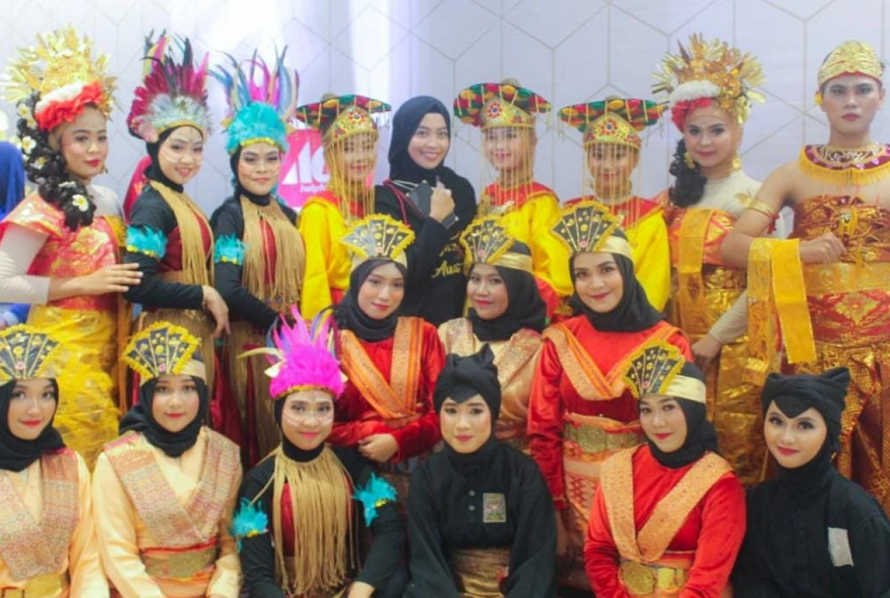 Bisnis Sewa Kostum, Ibu Muda di Palembang Raup Jutaan Rupiah - GenPI.co SUMSEL