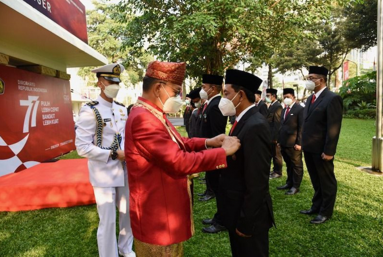 Jokowi Beri Anugerah Tanda Kehormatan Kepada 2 Pegawai PTBA - GenPI.co SUMSEL