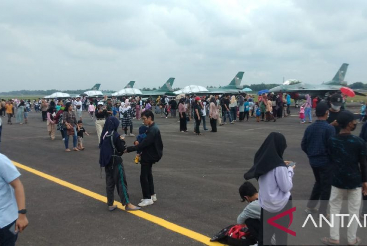 Pesawat F-16 Hingga Helikopter Puma Tampil Gagah di Palembang - GenPI.co SUMSEL