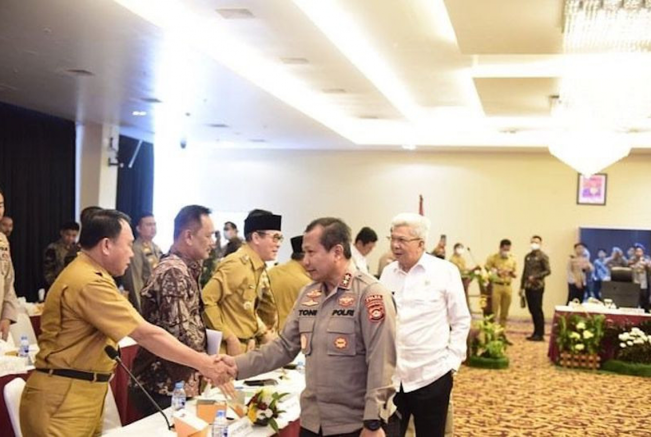 Berantas Penambangan Minyak Ilegal, Sumsel Gandeng TNI-Polri - GenPI.co SUMSEL