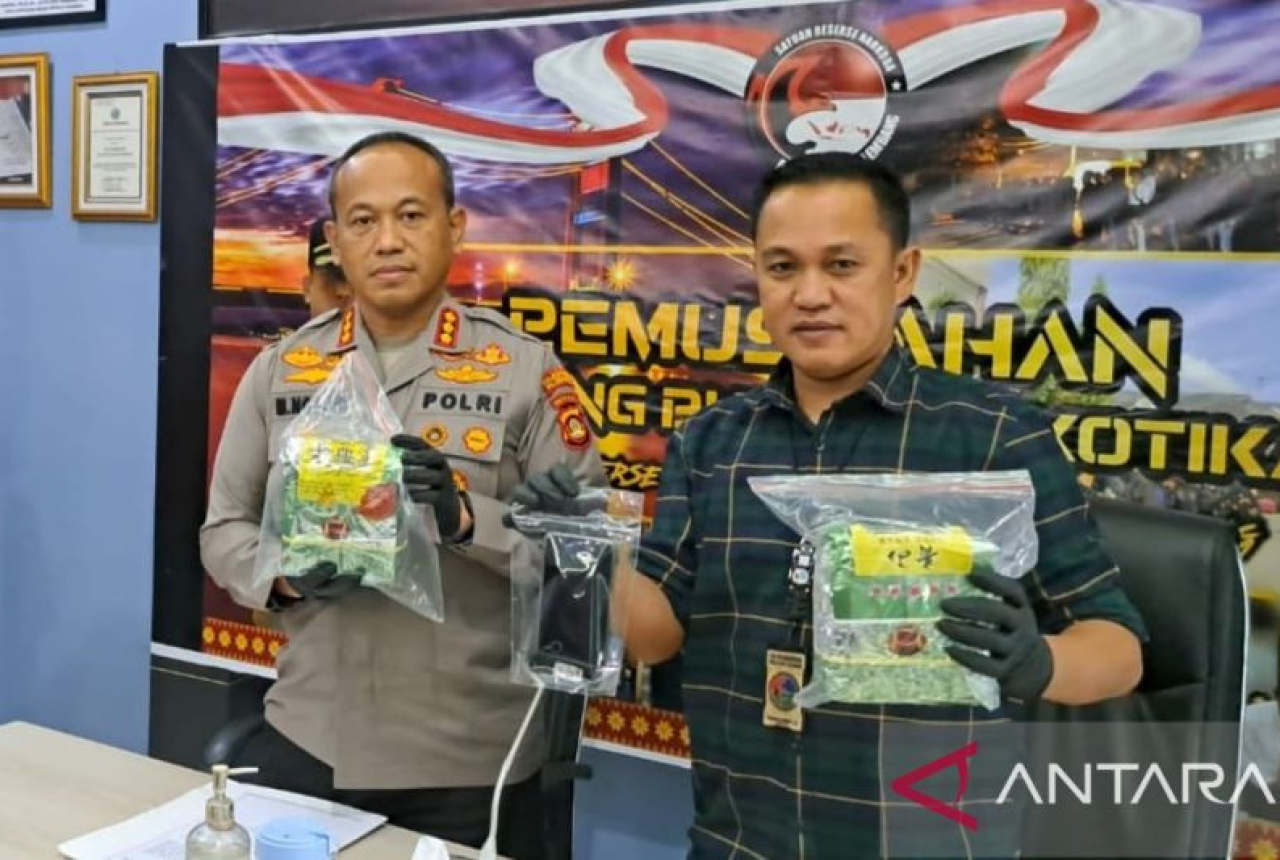 Edarkan Sabu-sabu Asal Malaysia di Palembang, SU dan AM Ditangkap Polisi - GenPI.co SUMSEL
