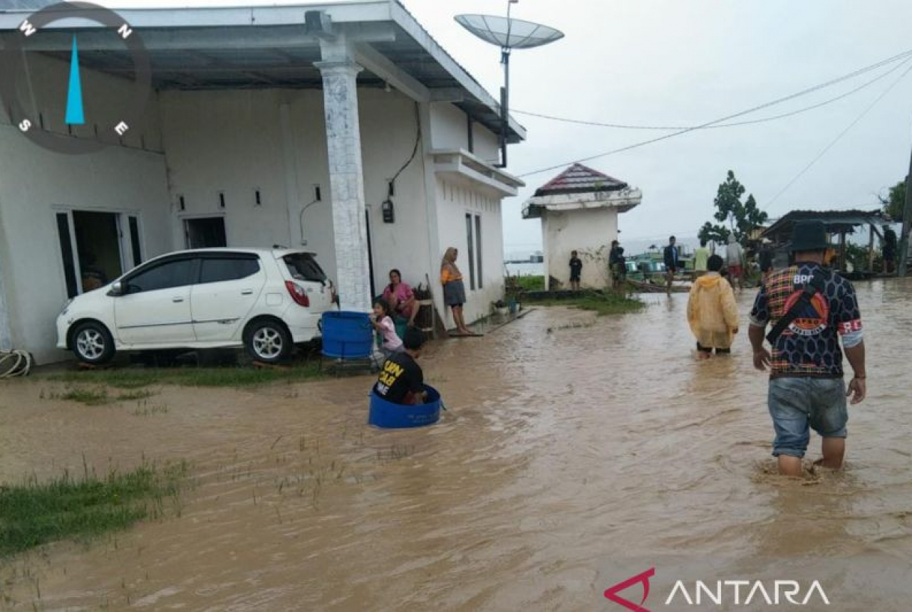 Hujan Lebat Guyur OKU Selatan, 5 Rumah Warga Terbawa Arus Banjir - GenPI.co SUMSEL
