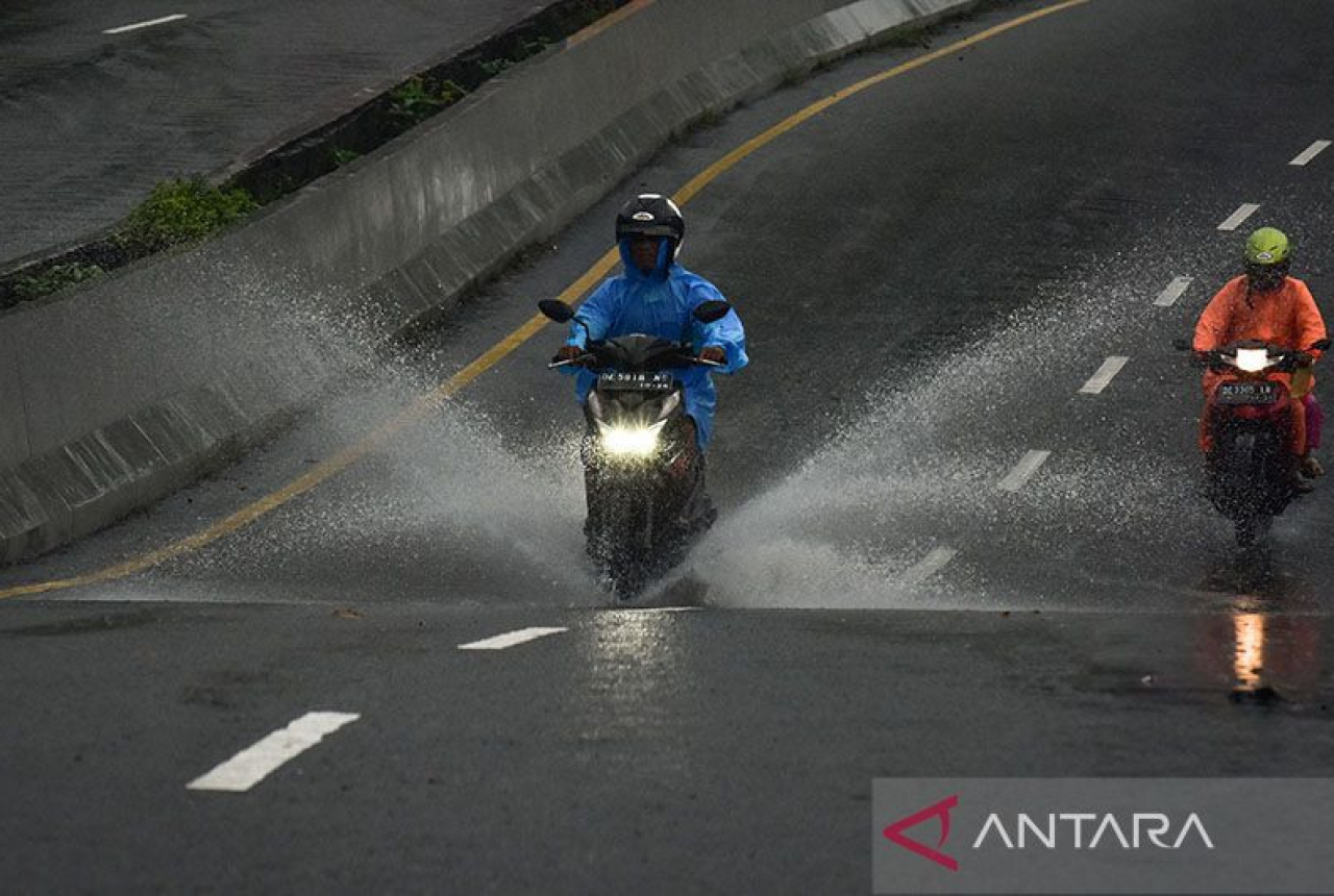 BMKG: Indralaya dan Muara Rupit Bakal Diguyur Hujan Petir Malam Hari - GenPI.co SUMSEL