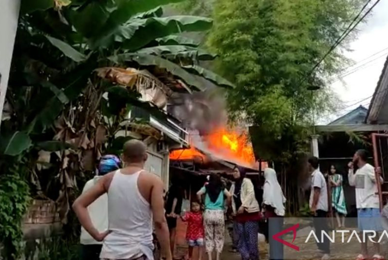 Polisi Sebut Kebakaran di Palembang Karena Korsleting Listrik - GenPI.co SUMSEL