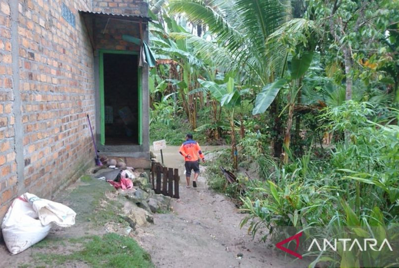Desa Sukajaya Dilanda Banjir, BPBD OKU Selatan Terjunkan TRC - GenPI.co SUMSEL