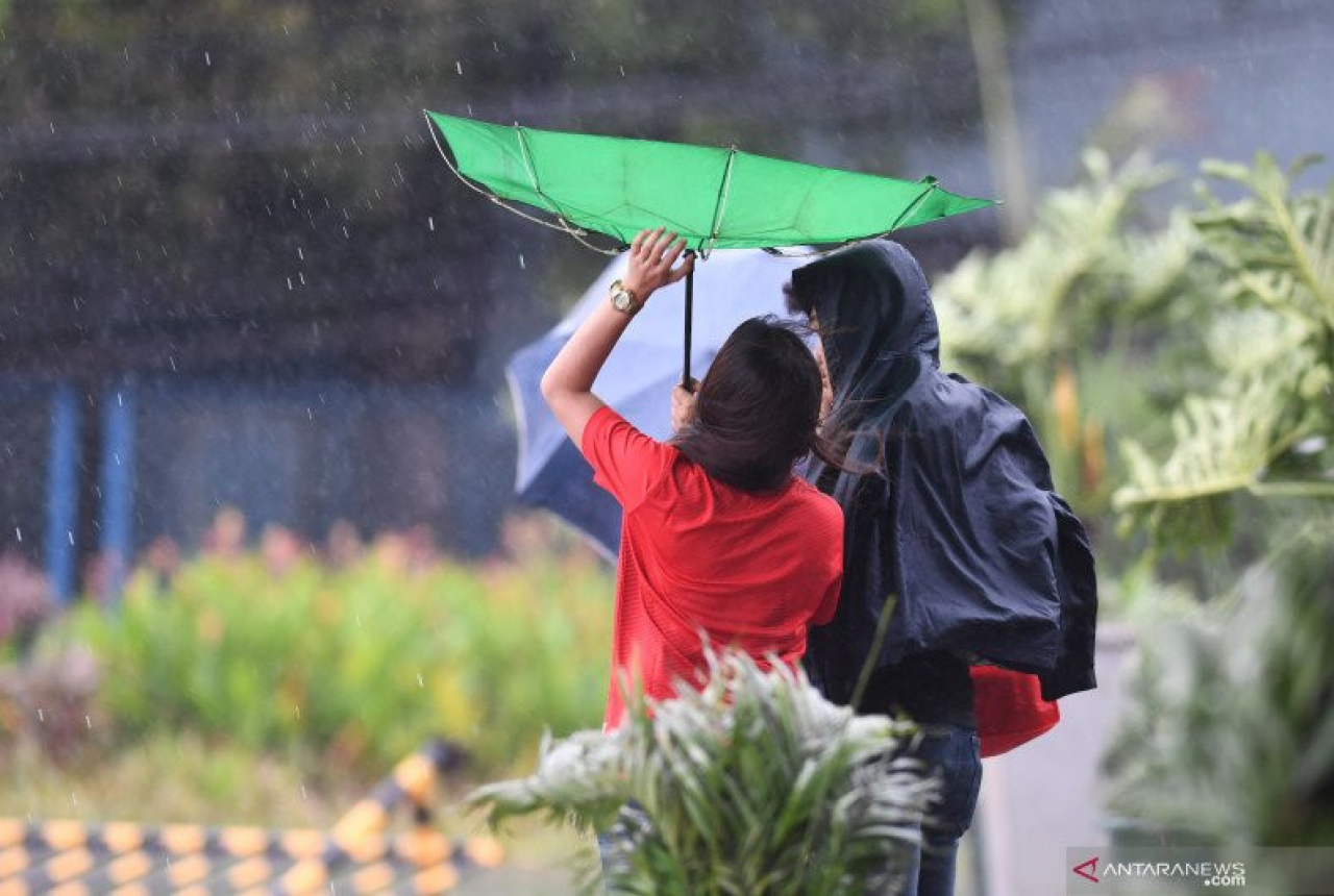 Warga Sumsel Harap Waspada Potensi Hujan pada Siang Hari - GenPI.co SUMSEL
