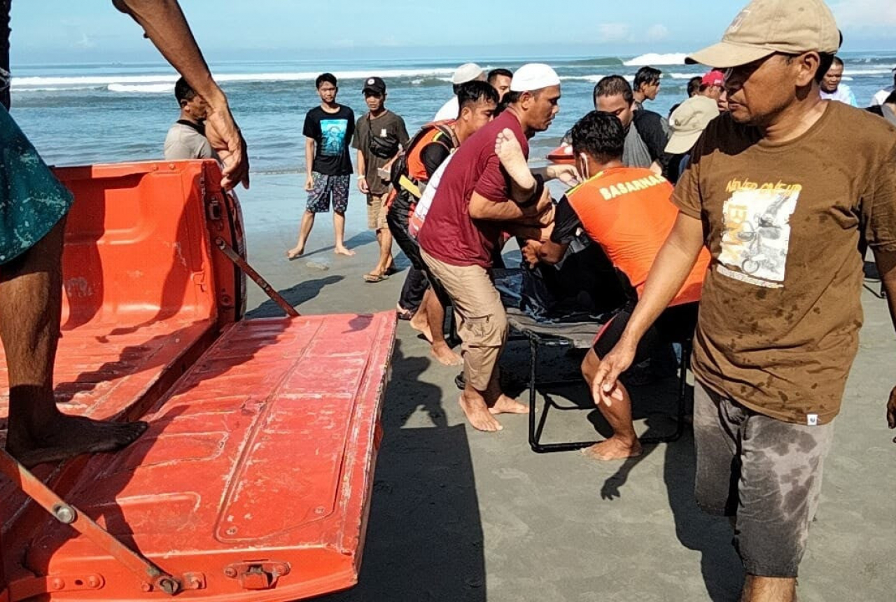 3 Warga Palembang Tewas Tenggelam di Pantai Panjang Bengkulu - GenPI.co SUMSEL