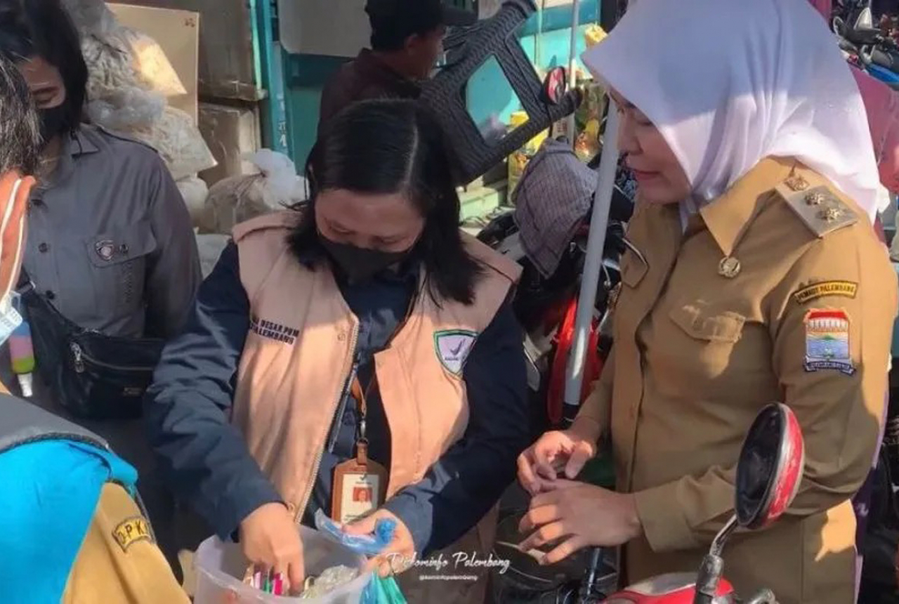 BPOM Palembang Temukan Bumbu Makanan Kedaluwarsa di Pasar - GenPI.co SUMSEL