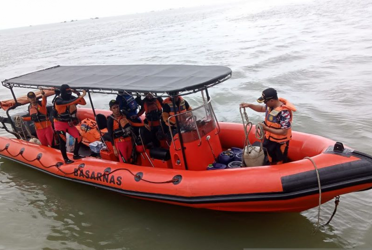 Tim SAR Cari ABK Kapal Tunda yang Jatuh di Sungai Baung OKI - GenPI.co SUMSEL