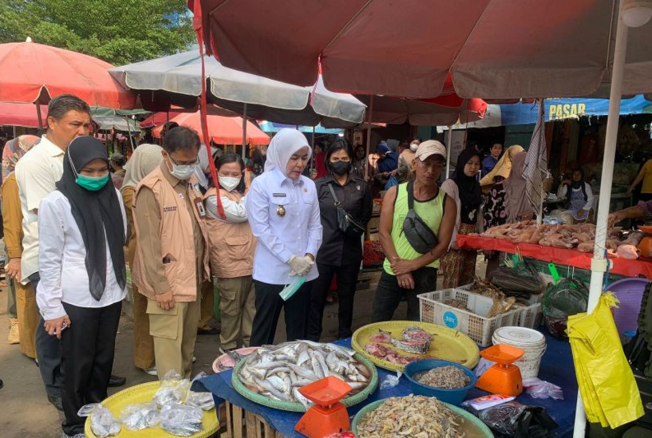 Sambut HUT APEKSI, Pemkot Palembang dan BPOM Cek Makanan di Pasar - GenPI.co SUMSEL