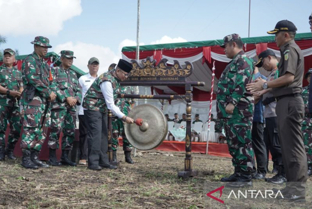 Kodim 0403 OKU Bangun Jalan 5 Kilometer di Desa Karang Endah - GenPI.co SUMSEL