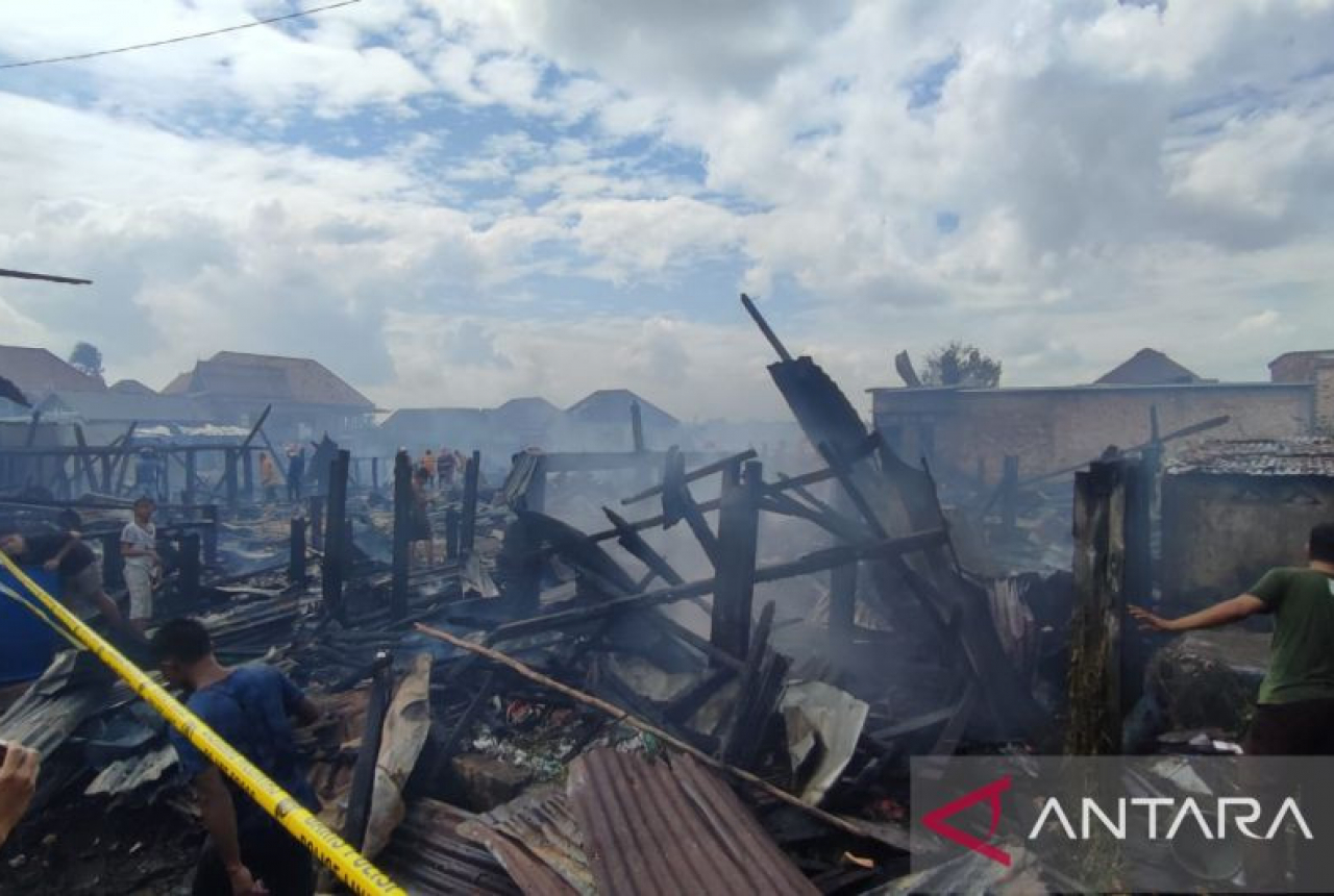 Diduga STB TV Korsleting, 28 Rumah di Palembang Hangus Terbakar - GenPI.co SUMSEL