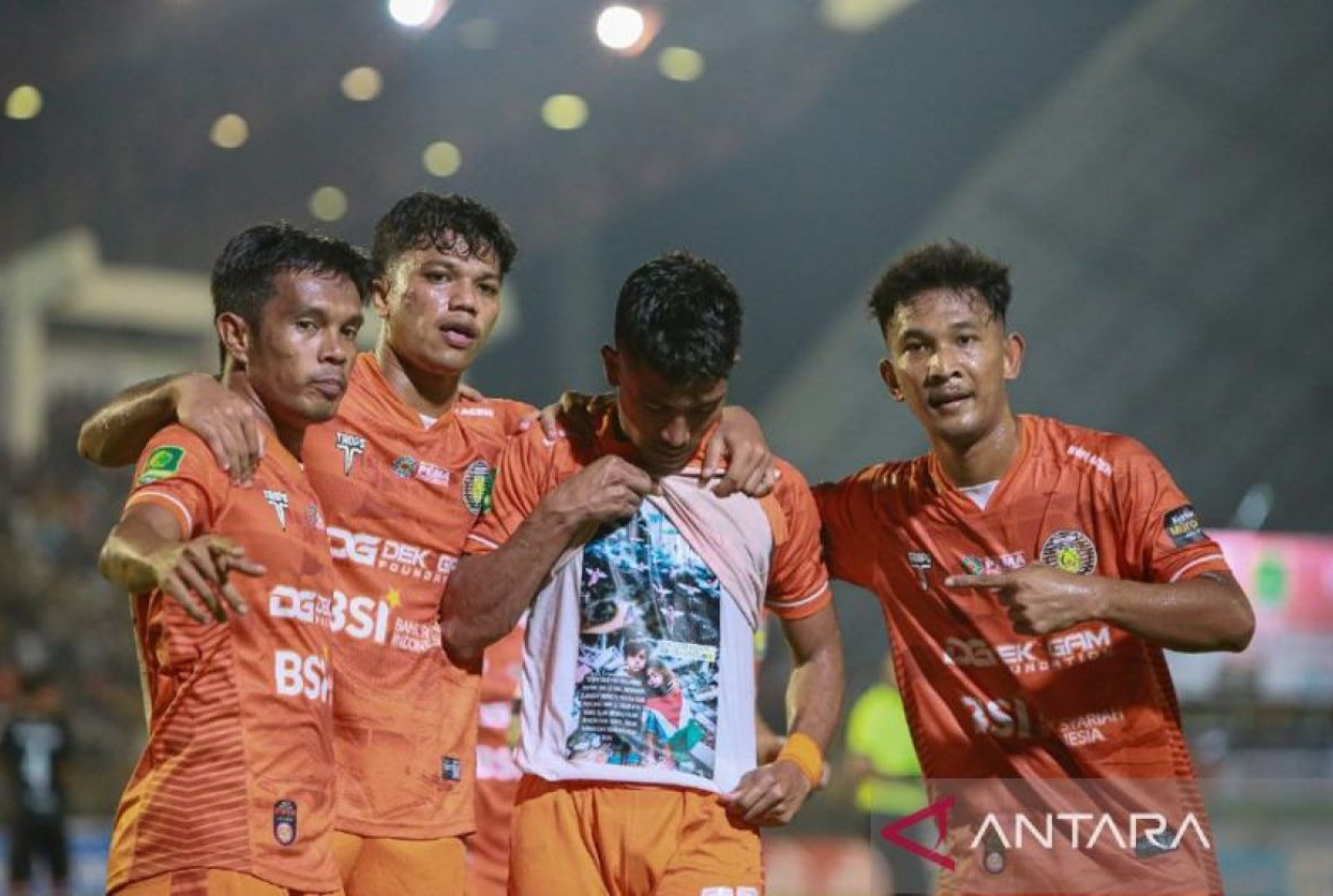 Pelatih Semen Padang FC Keluhkan Taktik Parkir Bus Persiraja - GenPI.co SUMSEL