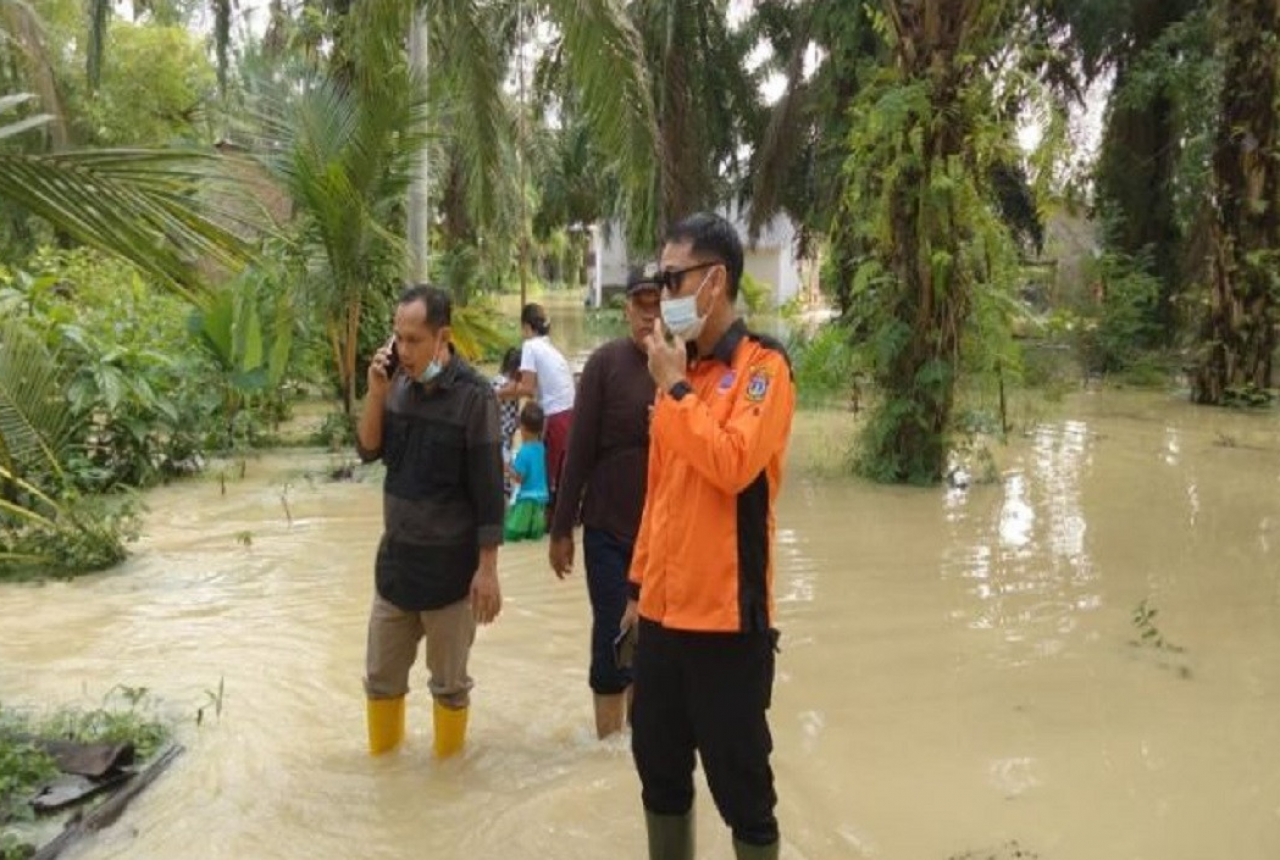Hujan Deras, 416 Rumah di Tebing Tinggi Sumut Terendam Banjir - GenPI.co SUMUT