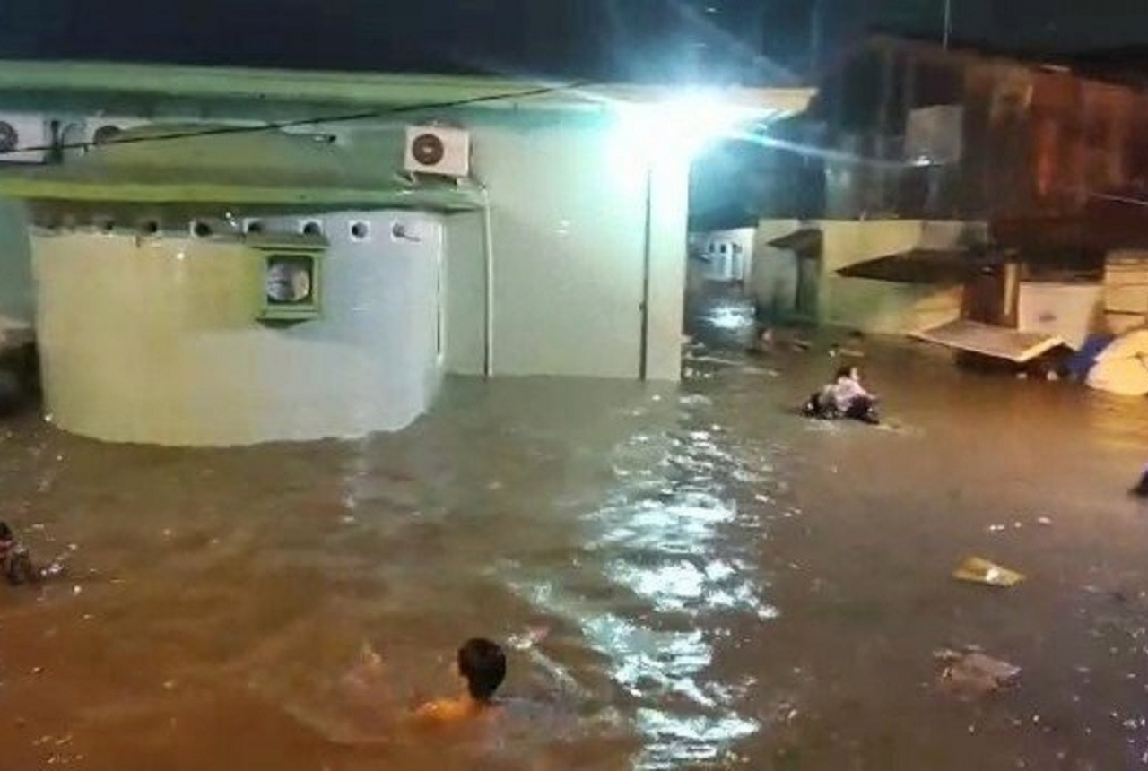 Hujan Lima Jam Medan Terendam Banjir, ini Lokasinya - GenPI.co SUMUT