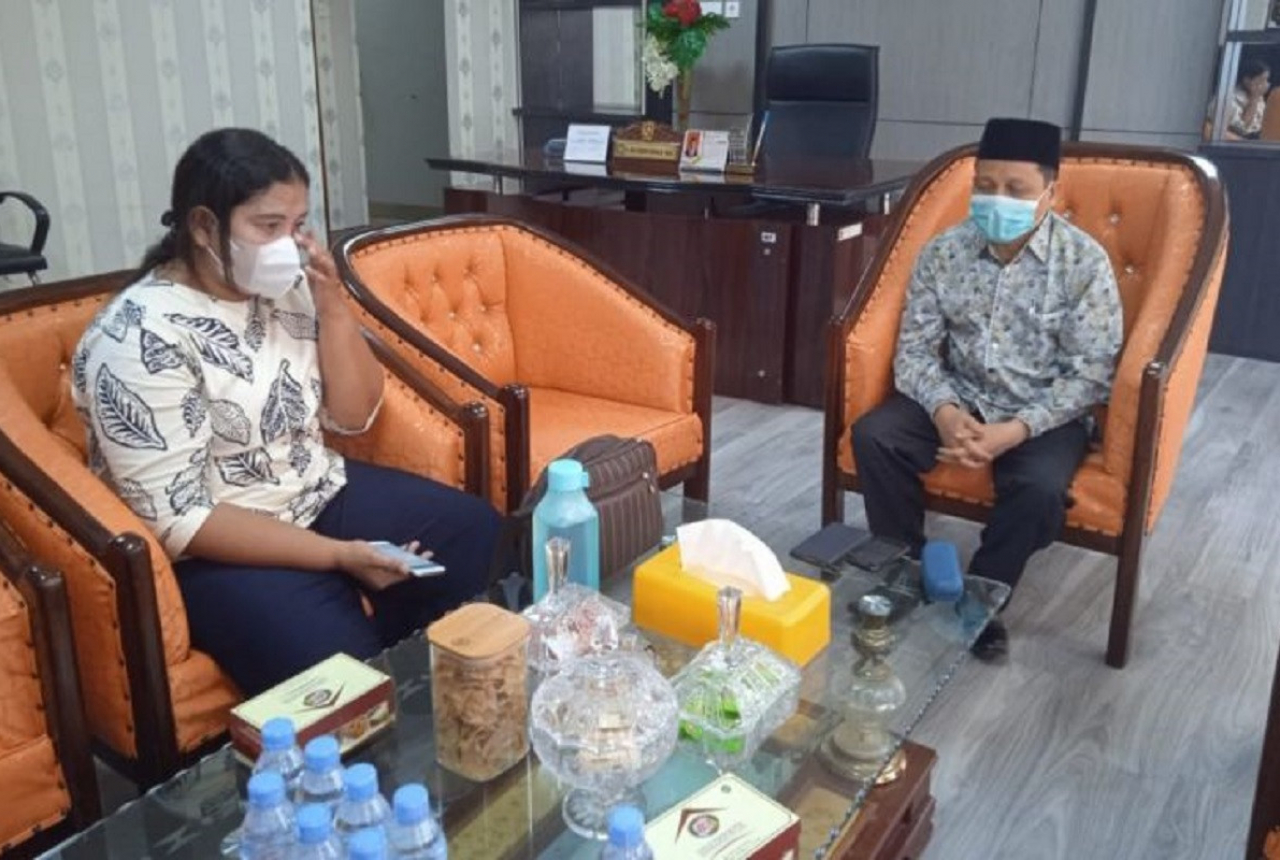 Gaji Dipotong, Guru Honorer di Medan Ngadu ke Dewan - GenPI.co SUMUT