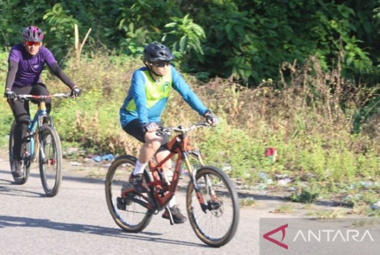 Lihat Aksi Kapolres Tapsel Kayuh Sepeda 33 Kilometer - GenPI.co SUMUT