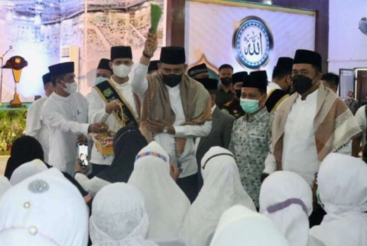Bobby Nasution Titip Doa ke Jemaah Haji Asal Medan - GenPI.co SUMUT